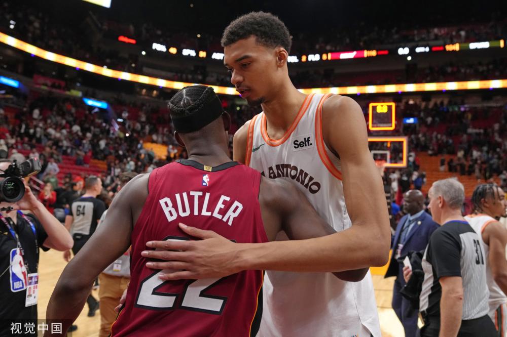 而替补阵容 而替补阵容