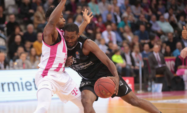 例如定位球 例如定位球